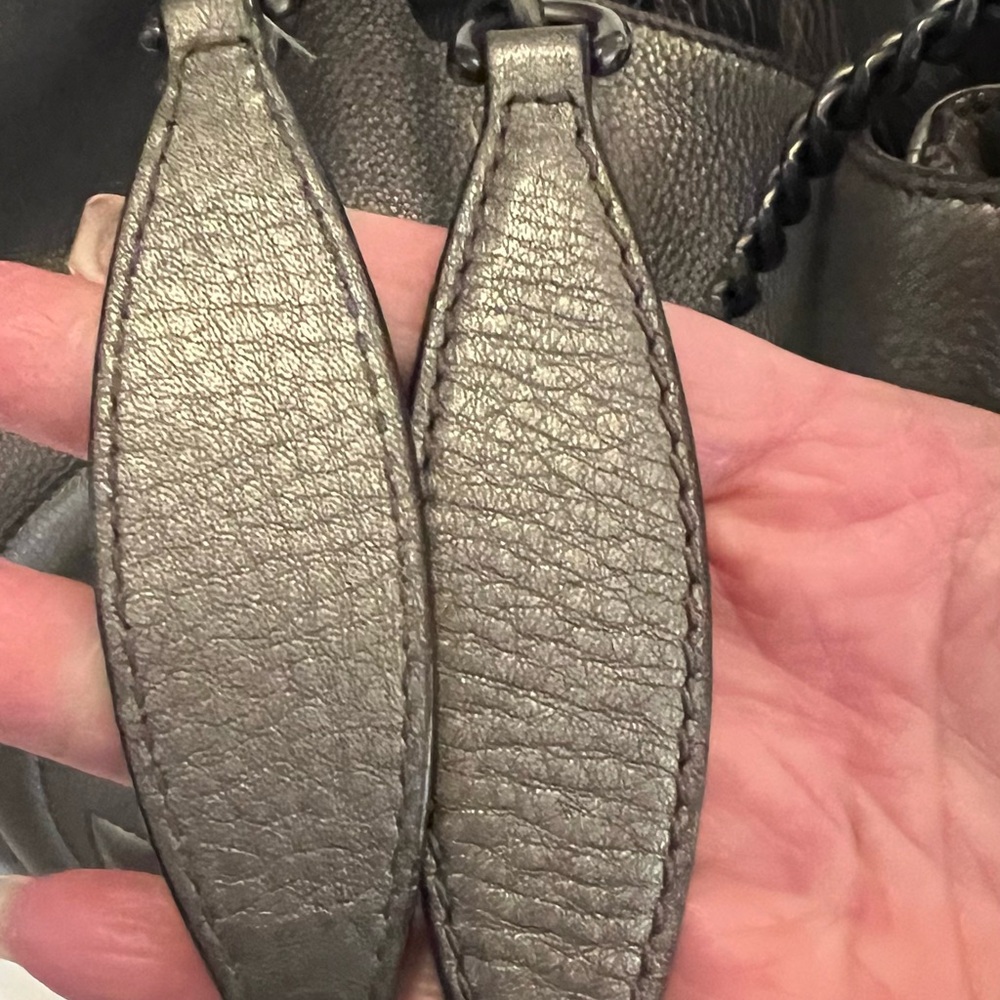 Gucci Metallic Gray Soho Leather Shoulder Bag with Tassel - Picture 7 of 16